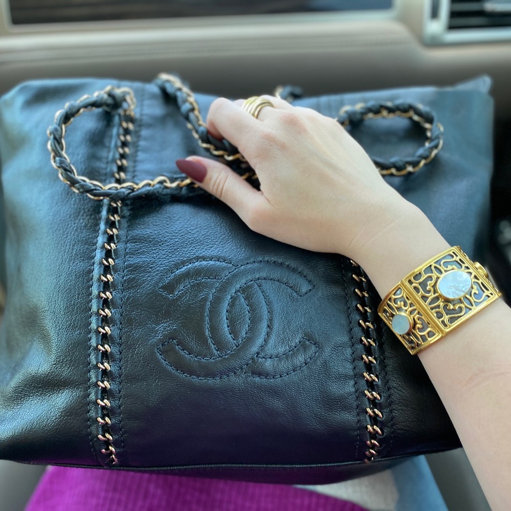 CHANEL Tote